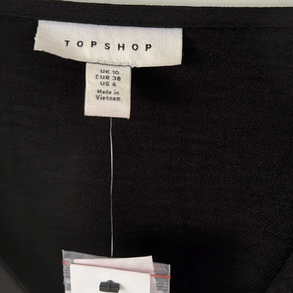 Top Shop black button up v-neck blouse. New with tags size 6. - Picture 2 of 8